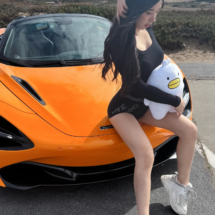 Elle Lee (38) Elle Lee (38)