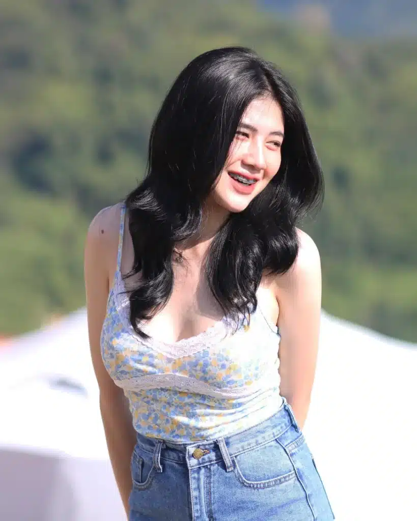 ช่องทางการติดตาม วริศรา อ่อนคล้อย