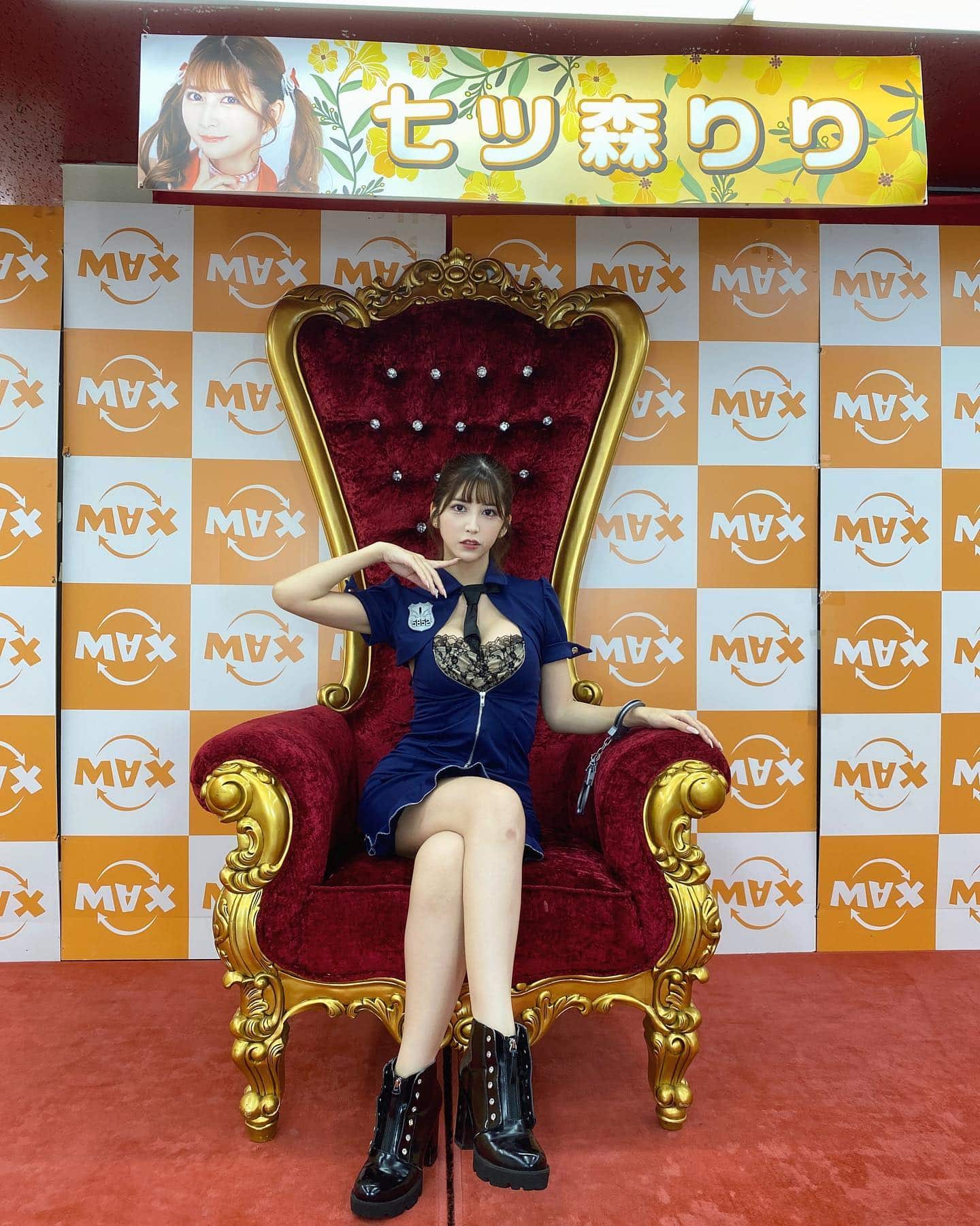 ริริ นานาสึโมริ (Riri Nanatsumori) นางเอก AV ญี่ปุ่นสาวตัวเล็กคัพ F 4