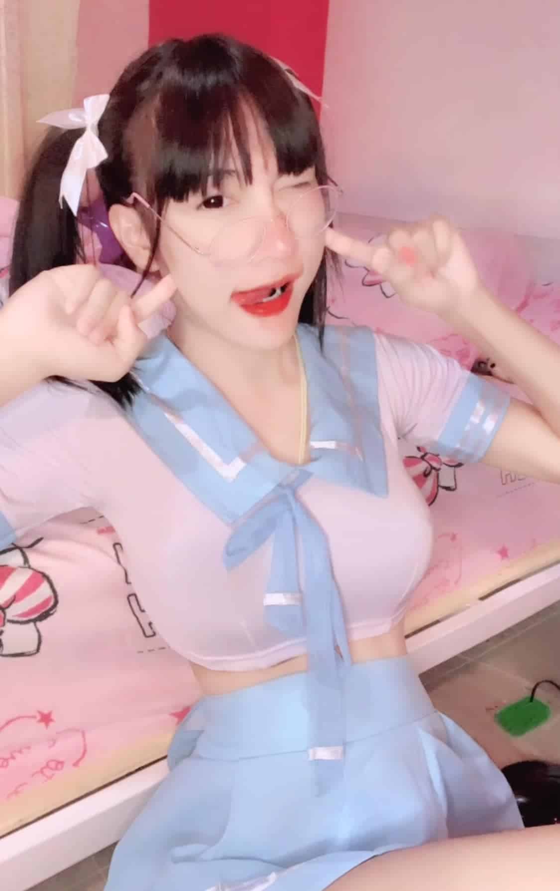 น้องตี้เด็ด สาวสวยเน็ตไอดอลหน้าเด็ก กับผลงานสาย 18+ สุดยั่ว 27