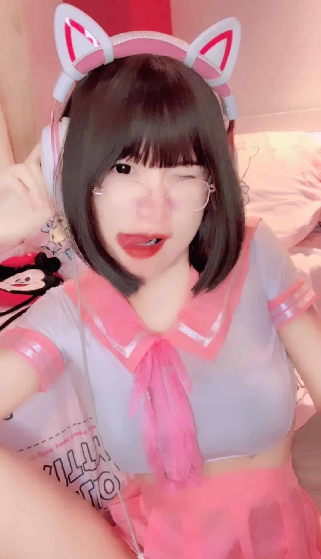 น้องตี้เด็ด สาวสวยเน็ตไอดอลหน้าเด็ก กับผลงานสาย 18+ สุดยั่ว 29