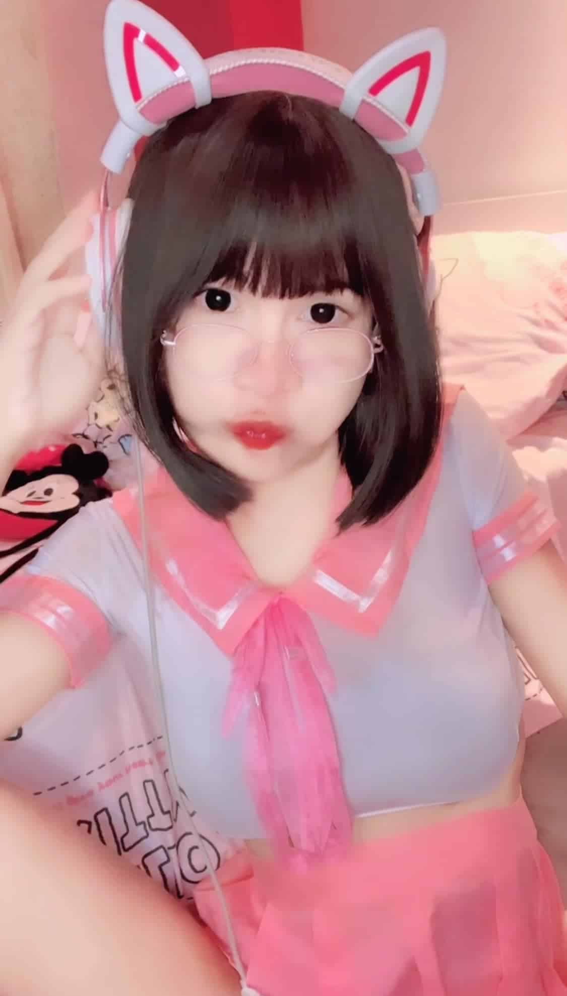 น้องตี้เด็ด สาวสวยเน็ตไอดอลหน้าเด็ก กับผลงานสาย 18+ สุดยั่ว 30