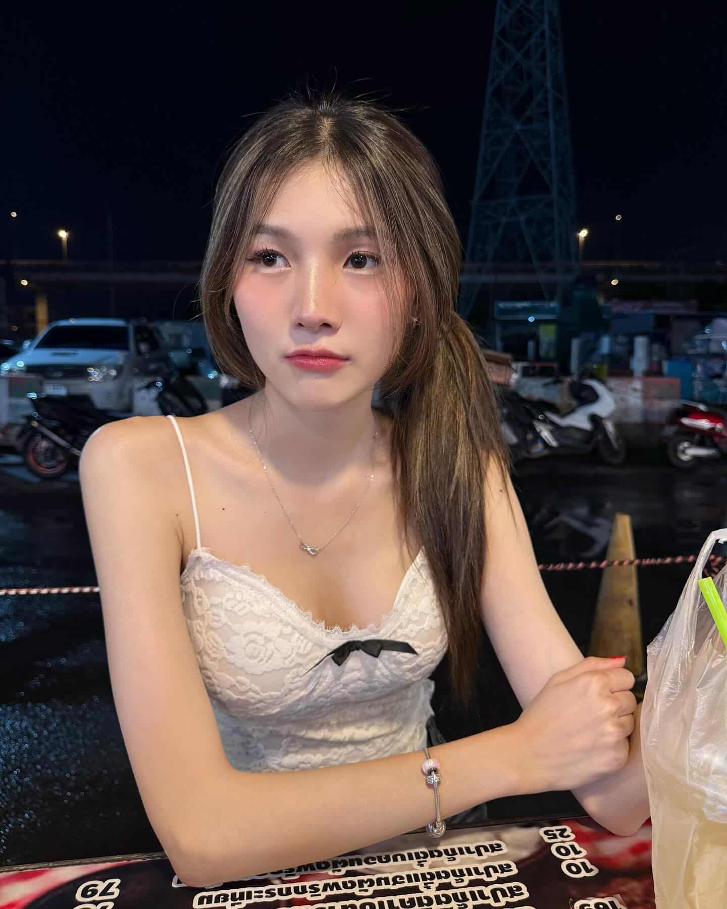 น้อง บอฟอใบเฟิน ดาว TikTok สาวสวย เอวบาง A4 หุ่นเด็ด 10