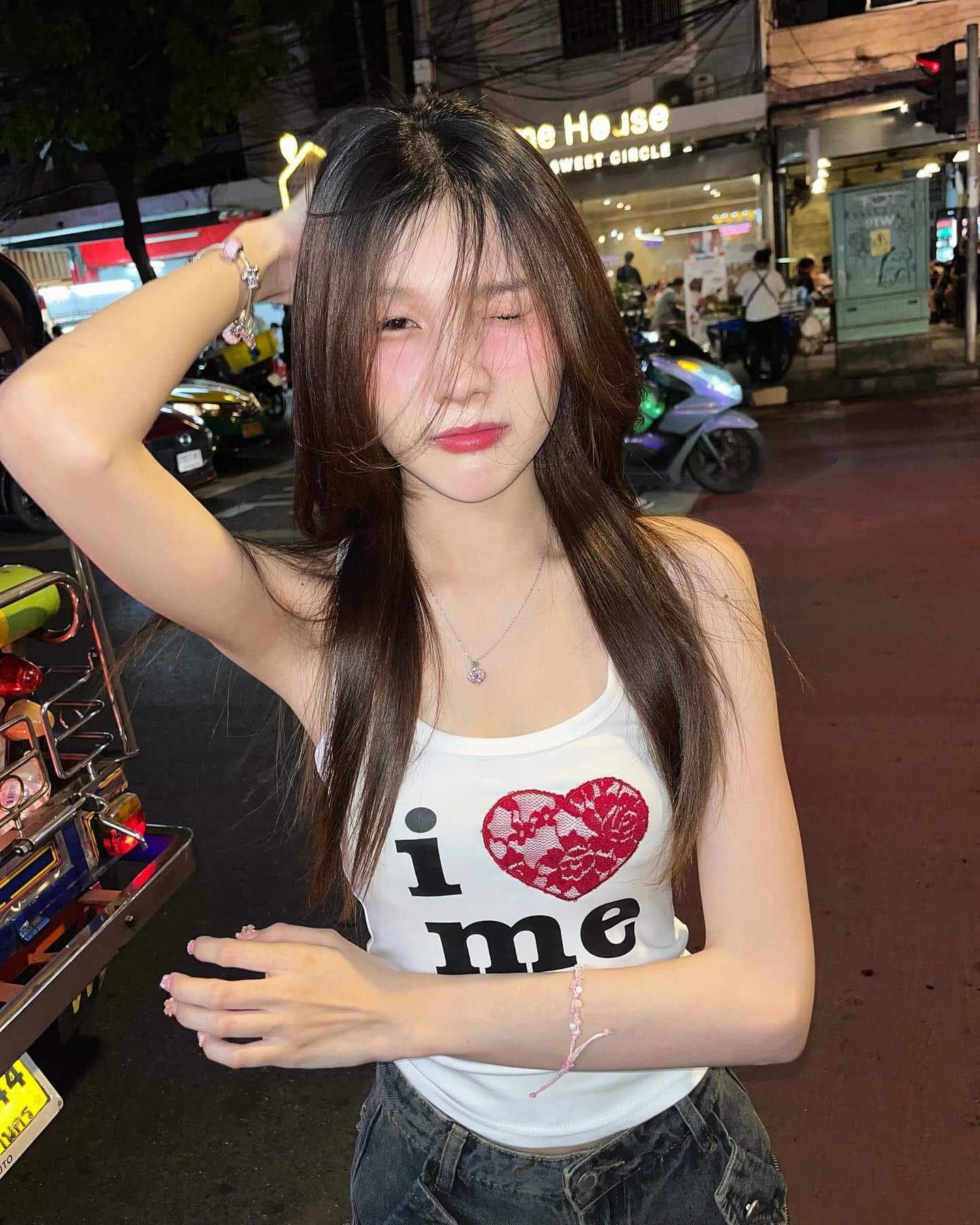 น้อง บอฟอใบเฟิน ดาว TikTok สาวสวย เอวบาง A4 หุ่นเด็ด 16