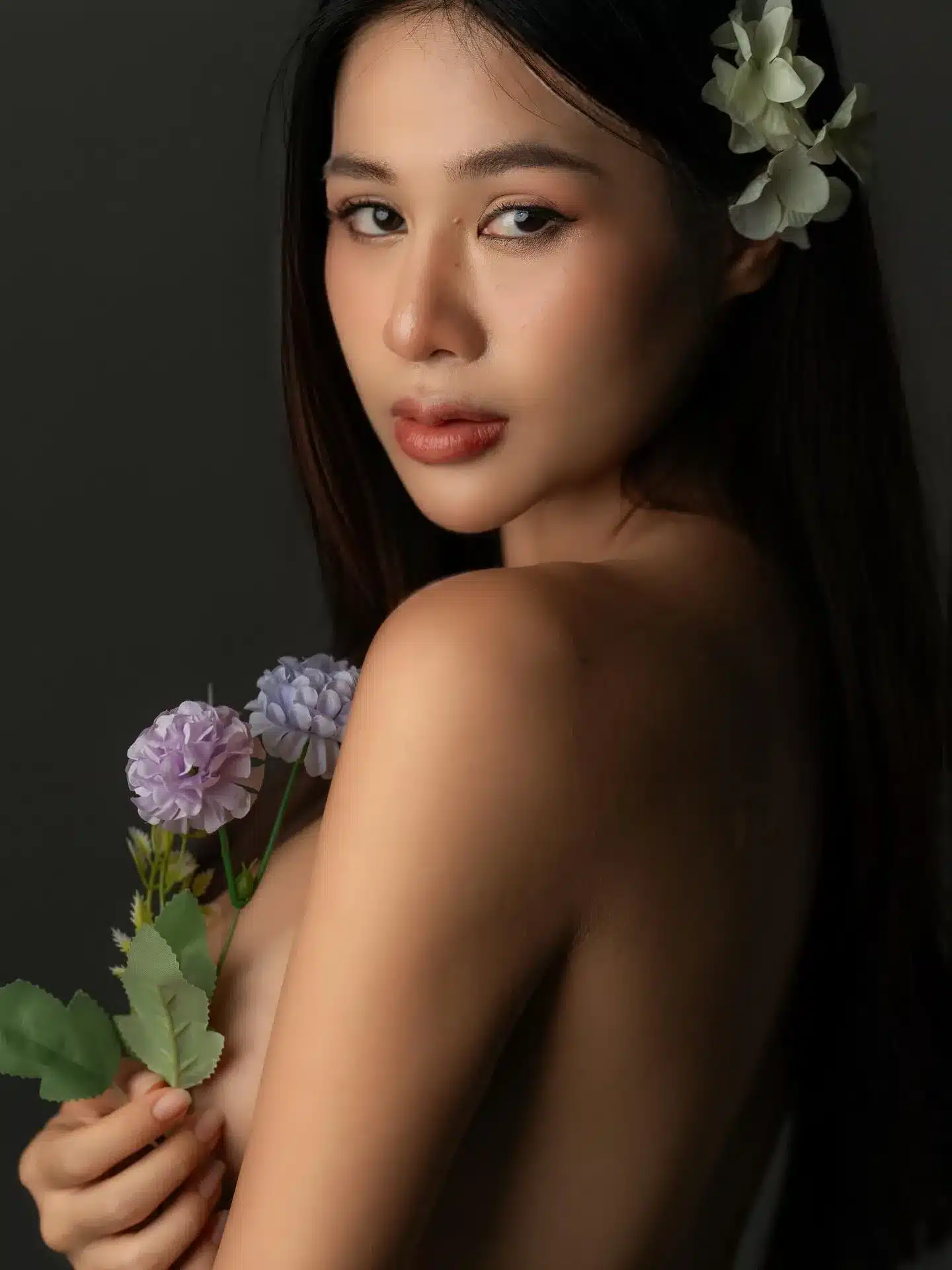ฟารุ้ง รุ้งมนิสณา นักแสดงสุดแซ่บ เมียน้อยเสี่ยจาก สงครามส่งด่วน 33