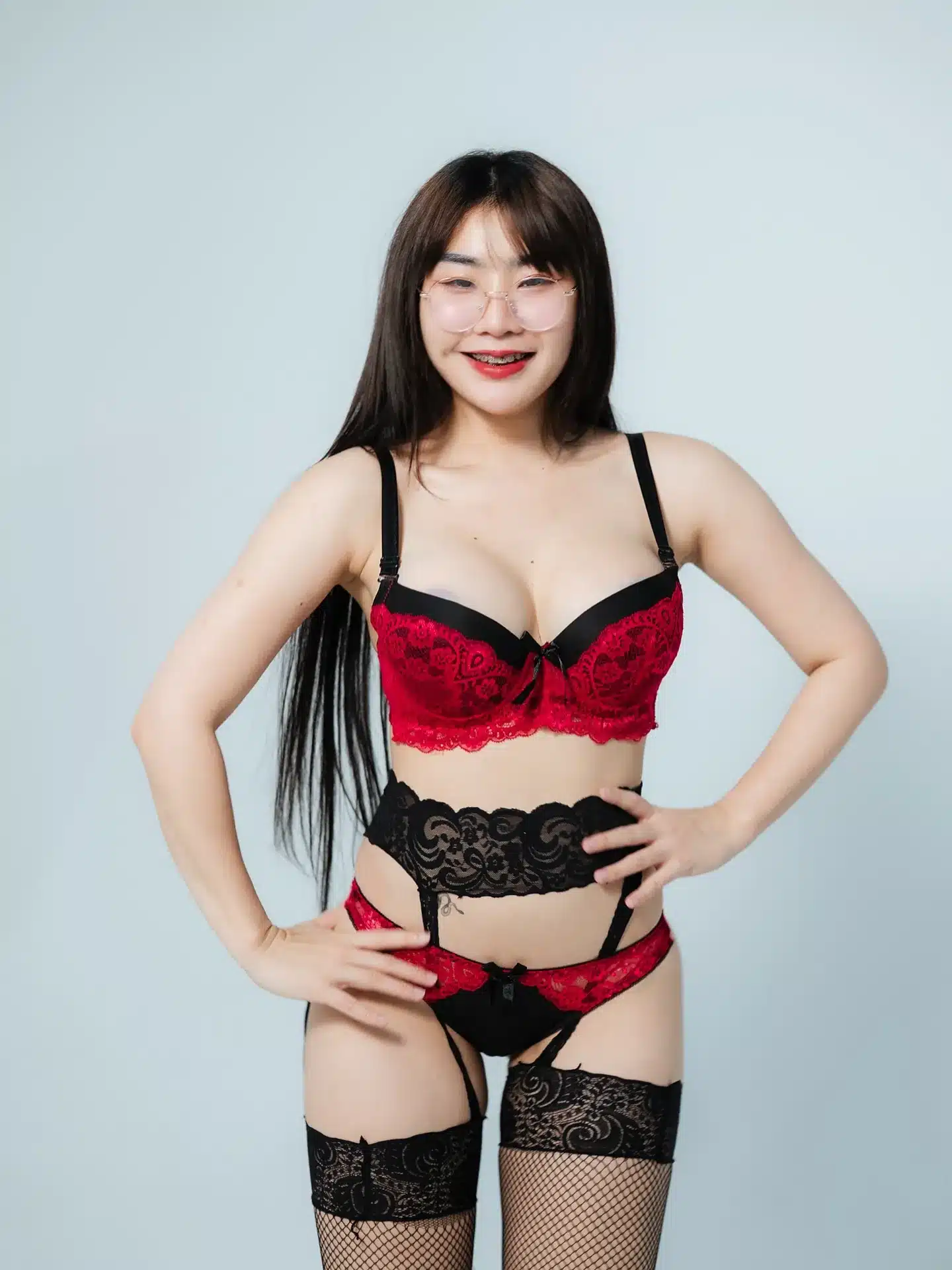 น้องเอิร์น อริยา EarnAriya42 ดาว Onlyfans หุ่นแน่น เน้นเอ้าดอร์ 12