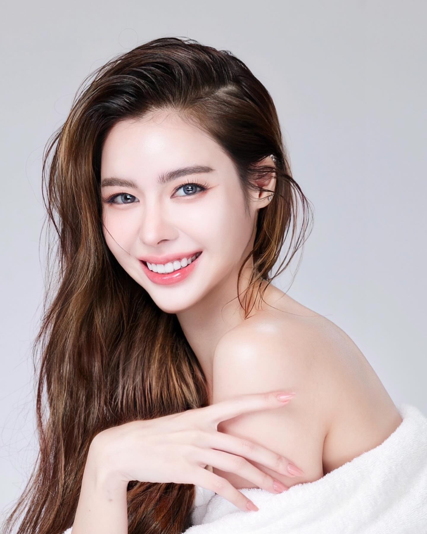 ไอซ์ ปรีชญา ประวัตินางเอกร้อยล้านผลงานเด่น ภาพยนตร์–ซีรีส์ 12