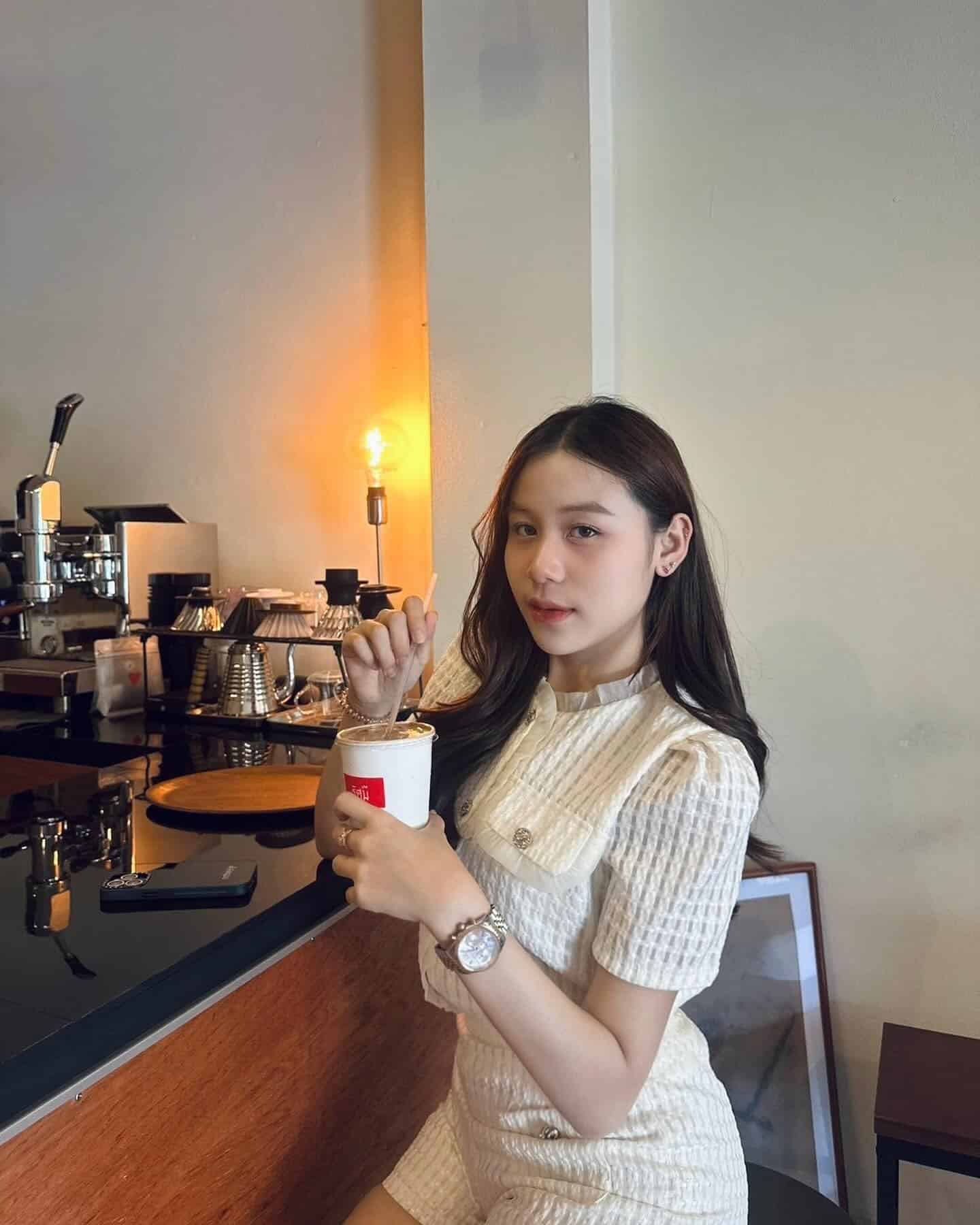 น้องเนย กัญญารัตน์ ดาวมหาวิทยาลัย เหยื่อยศกร โหนกระแส 12