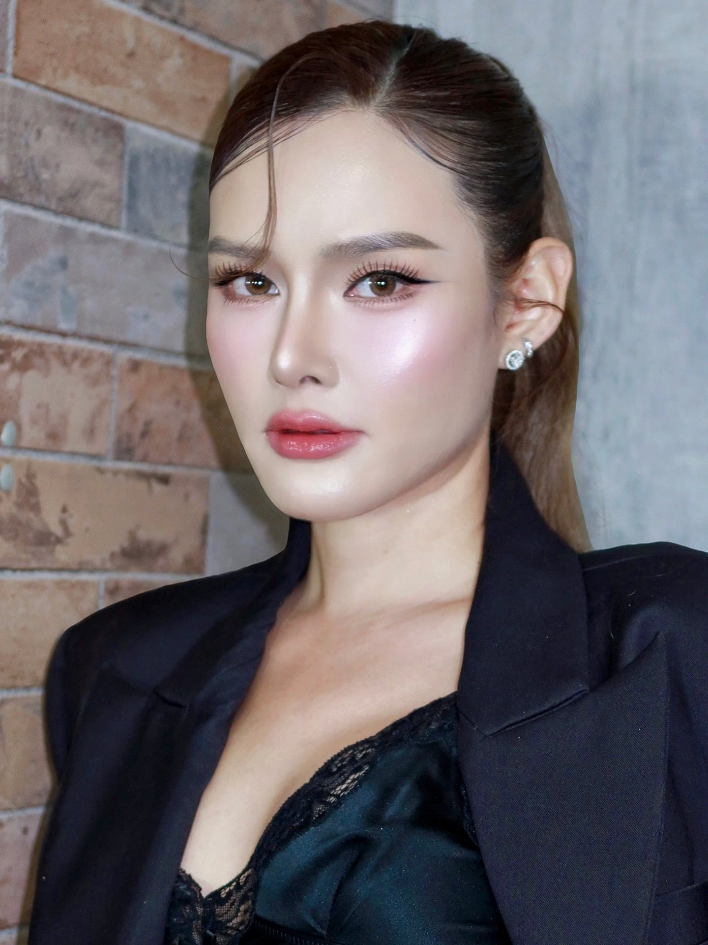 เปิดวาร์ป หญิง รฐา นักแสดงสาวสวย ทนายปีศาจ 17
